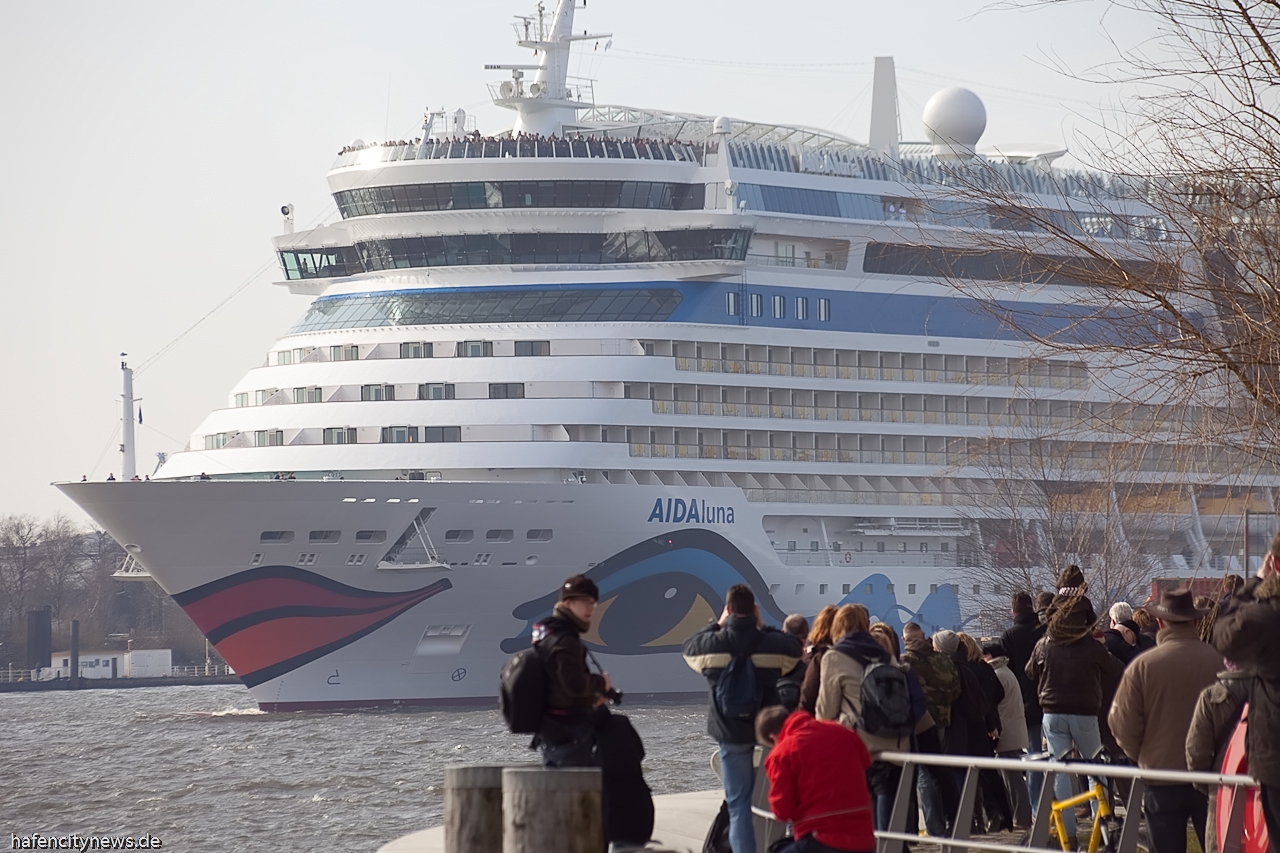 Steht Hamburg ein Einfahrverbot von Kreuzfahrtschiffen bevor?