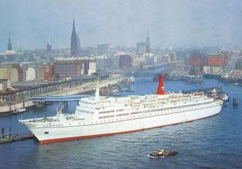 Die TS Hamburg an den Landungsbrücken in den 60er Jahren