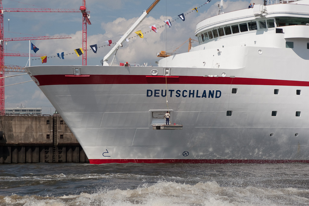 Die MS Deutschland in der HafenCity