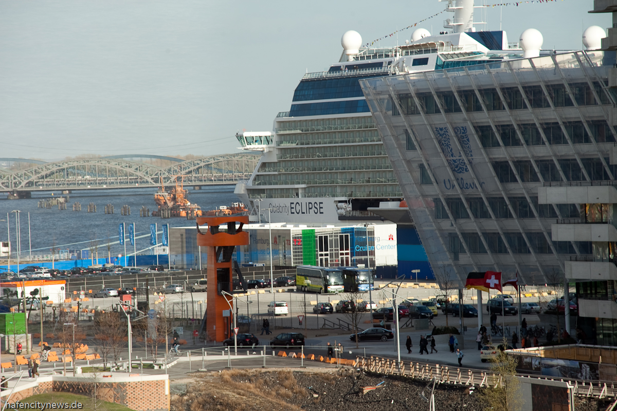 Das neue Kreuzfahrtschiff am Terminal