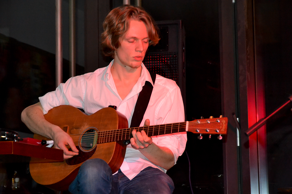 Jonathan Werner and der Gitarre