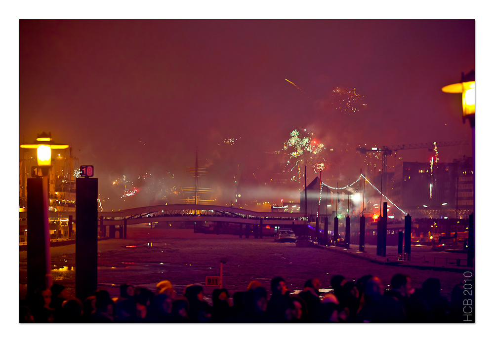 Draussen gab es Feuerwerk (Foto: Bert Griese)