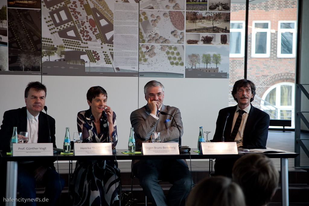Günther Vogt,Henrike Thomsen, Jürgen Bruns-Berentelg und Jörn Walter bei der Pressekonferenz