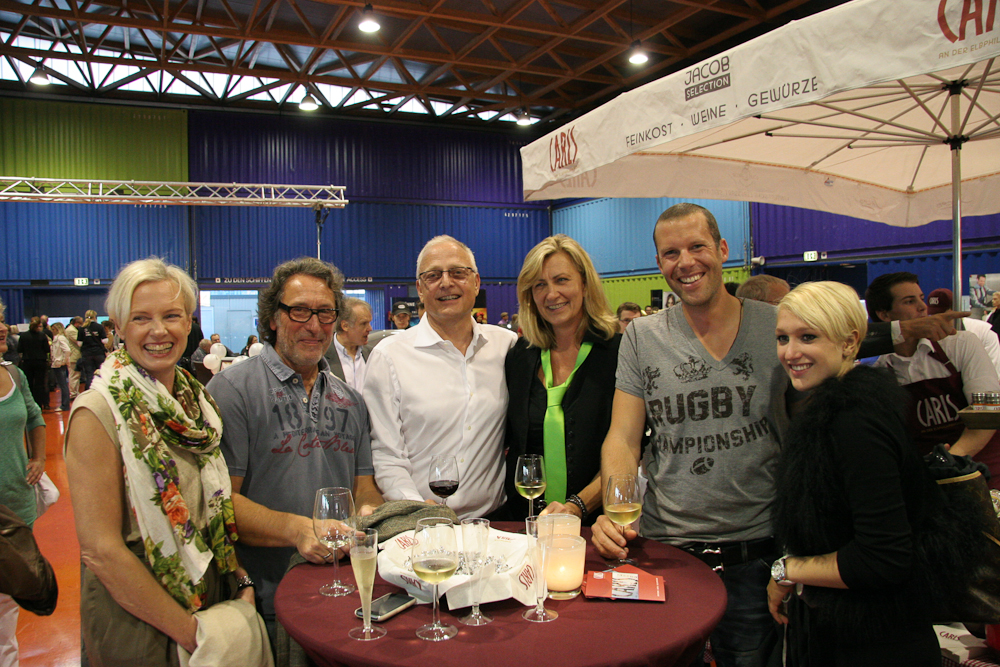 Ute Reimers mit Klaus Klemens (Edeka)und Familie Heidicker sowie Christian Merath
