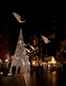 Die bei allen beleibte traditionelle Dekoration des Überseeboulevards zur Weihnachtszeit