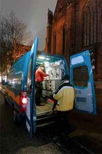 Der Mitternachtsbus der Diakonie im Einsatz zwischen Hauptbahnhof  und Altona (Fotos: Markus Scholz)