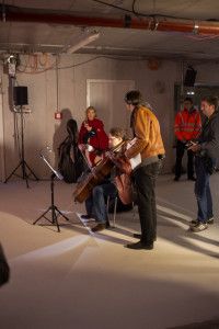 Cello im Parkhaus