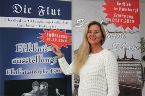  Sabine Liebenow ist engagiert dabei, die Ausstellung Die Flut und die Sand Malerei-Show pünktlich bis Ende November fertigzustellen