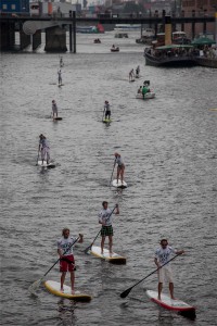 SUPs im Sandtorhafen