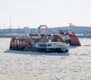 Zwei Fähren im Begegnungsverkehr