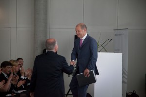 Pelka und Bürgermeister Olaf Scholz