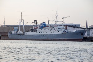 Die MS Stubnitz am Kirchenpauerkai