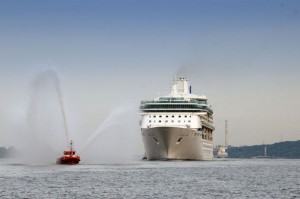 Legend of the seas - Erstanlauf in Hamburg