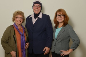 Christine Detamble-Voss (Linke), Kesbana Klein (SPD) und Meryem Çelikkol (Grüne) (Foto: TH)