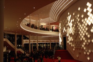 Imposantes Foyer des neuen Stage-Theaters