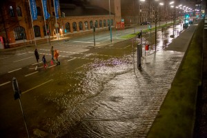 Gegenüber des Kesselhauses kommt das Wasser zuerst aus dem Sandtorhafen