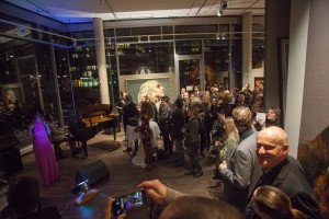 Ausgelassene Stimmung bei der Eröffnung der Metropiltan Gallery an der Coffee Plaza