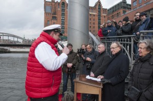 Gregor Mogi immer in der roten Circle Line Weste