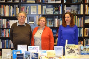 Familie Fuchs in ihrer Buchhandlung
