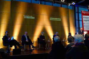 Von links nach rechts: Stephan Detjen, Moderator Deutschlandfunk, Ralf Jox, Renate Künast, Eckhard Nagel, Traugott Roser