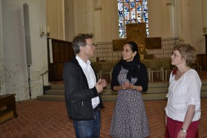Pastor Frank Engelbrecht, Roya Ahmadi, Vorsitzende von Allianz für die Jugend und Sabine Paap