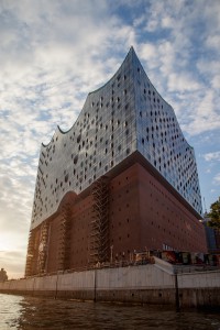 Das Kranfrei der Elbphilharmonie ist nur ein temporärer Zustand - später kommen die drei Portalkräne die jetzt am Hafenmuseum lagern wieder zurück