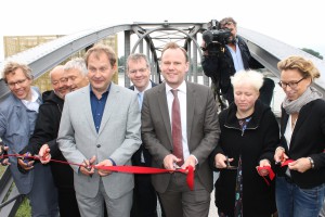 Offizielle Eröffnung im Rothenburgsorter Elbpark: Frank Engelbrecht, Thomas Friese, Michael Mathe, Jens Kerstan, Markus Schreiber, Andy Grote, Alexandra Friese, Carola Veit (v. l.)