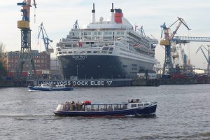 Die Königin der Meere dockt ein – Hamburg 2005 (Foto: Michael Best)