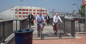 Olaf Scholz und Frank Horch bei der Eröffnung des Oberhafenradweges