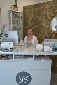 Virginia Wright ist Spezialistin für Permanent Make up