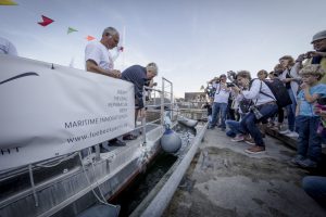 Das erste spezialisierte und DNV/GL-zertifizierte Müllsammelschiff der Welt, die SEEKUH der Münchner Umweltorganisation One Earth – One Ocean e.V., feiert im Rahmen des 35. Deutschen Seeschifffahrtstages in Kiel ihre Schiffstaufe. Die Seekuh soll weltweit zum Einsammeln von Plastikmüll in den Meeren eingesetzt werden.