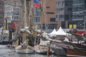 Hamburg, HafenCity, Traditionsschiffhafen, Hafengeburtstag mit TÜDEL UN TAMPEN, 10.5.2014