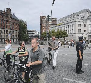 Die Sperrung der Willy-Brandt-Straße für den Katharinenweg wird von der Polizei unterstützt (Foto: TH)