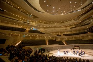 In einer Pressekonferenz vor über 300 Medienvertretern wurde die Elbphilharmonie vorgestellt