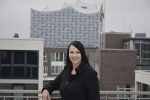 Iris Köpke auf „ihrer“ Dachterrasse in der HafenCity 