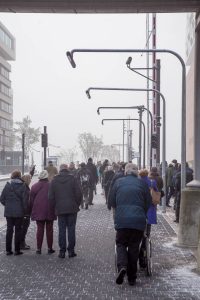 Touristen strömen an die Elbphilharmonie