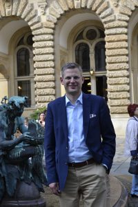 Christoph de Vries im Innenhof des Hamburger Rathauses (Foto: CF)