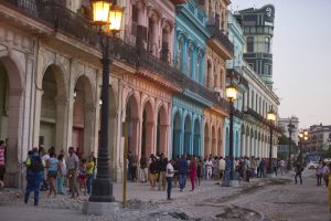  Karibik, Kolonialbauten, Cohiba: Auf dem Überseeboulevard kann man eine Reise ins historische Kuba machen (Foto: Winfried Alberti)