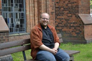 Dirk Schattner an der St. Thomas Kirche (Foto: CF)