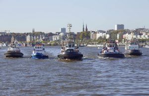 Die Schlepper beider Reedereien auf der Elbe