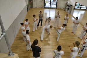 Der Kampf, die Musik und die Roda (der Kreis) sind Teil von Capoeira (Foto:CF)