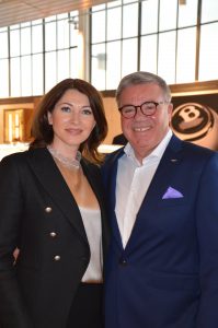 Lilia Dell und Gerd Kamps, sonst in der HafenCity anzutreffen, bei der Eröffnung ihres neuen Showrooms in Othmarschen (Foto: TEN)