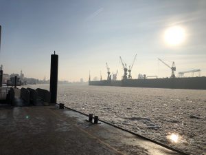 Strahlender Sonnenschein und eine Elbe voller Eis (Foto: MB)