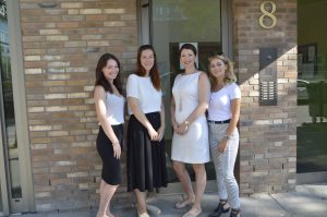 v.l. starkes Beauty-Team in der HafenCity: Maxine Jahns, Babette Demmert, Lilia Dell und Julia Möller