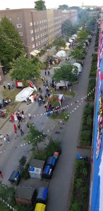 Die Veddeler Brückenstrasse bereitet sich auf den Ansturm vor (Foto:Klaus Lübke) 