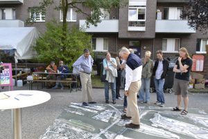 Prof. Jürgen Bruns Berentelg im Gespräch mit den Bewohnern der Veddel (Foto:CF)